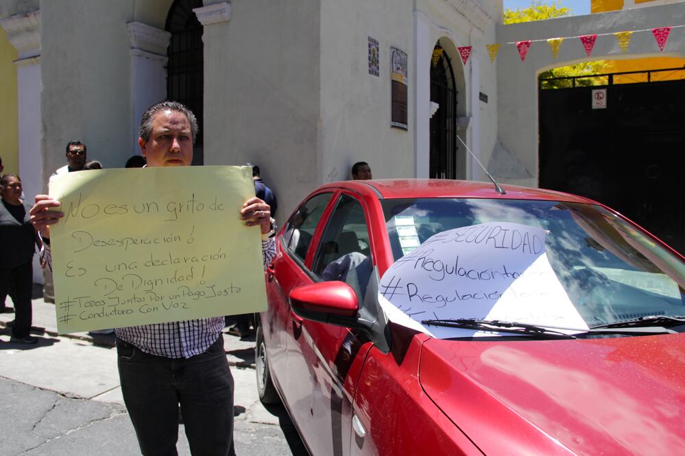 Conductores de Uber y DiDi se manifestaron en Puebla Foto: EsImagen