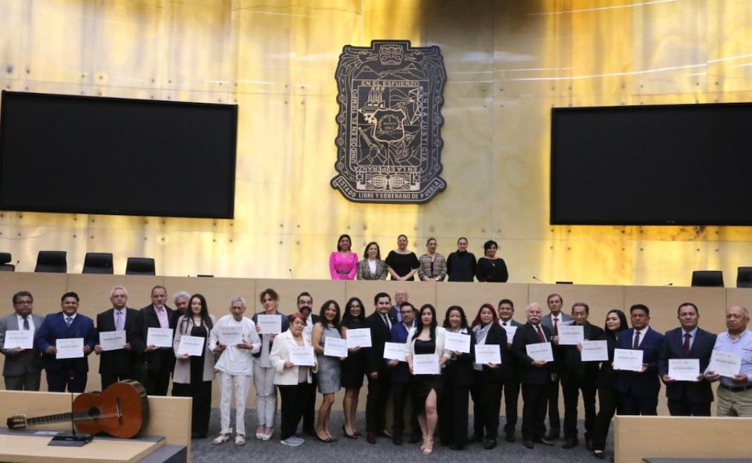 Las y los integrantes del colectivo “Unidos Avanzamos Trabajando Por la Cultura” / FOTO: Congreso del Estado