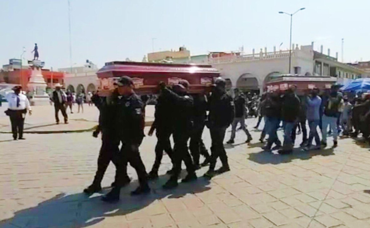 Vinculan a proceso a 24 policías de Acatlán de Osorio