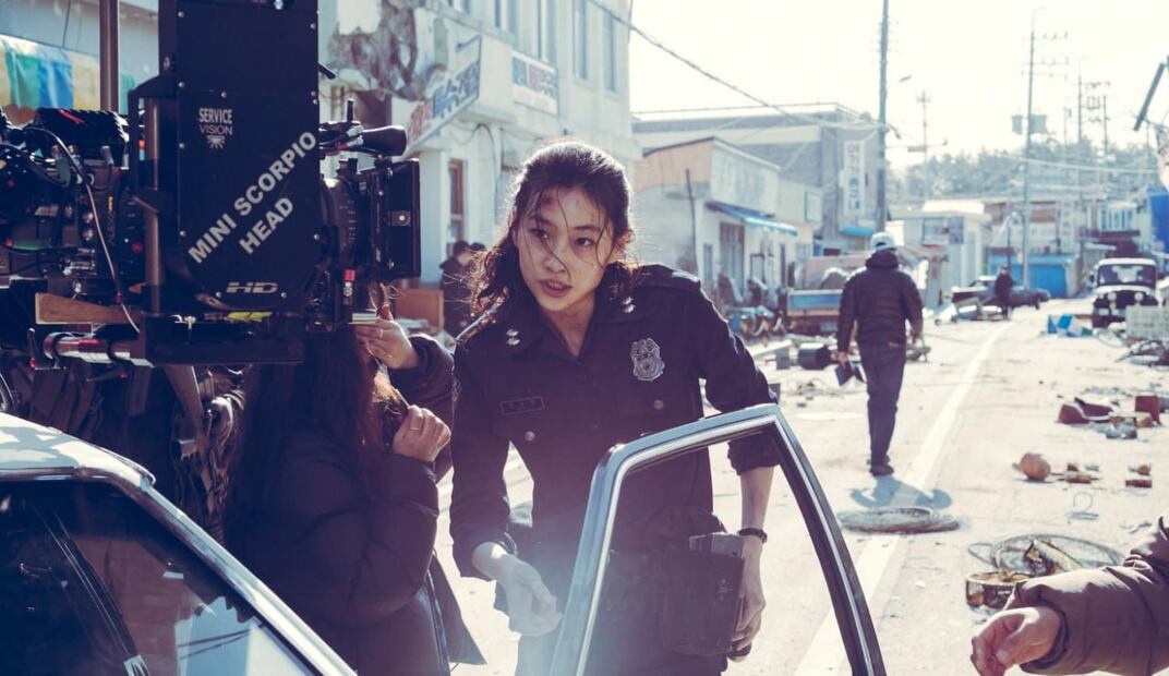 El manejo de cámara es dinámico y creativo, lo cual ayuda a que las secuencias de acción se sientan mucho más frescas | Foto: Forged Films