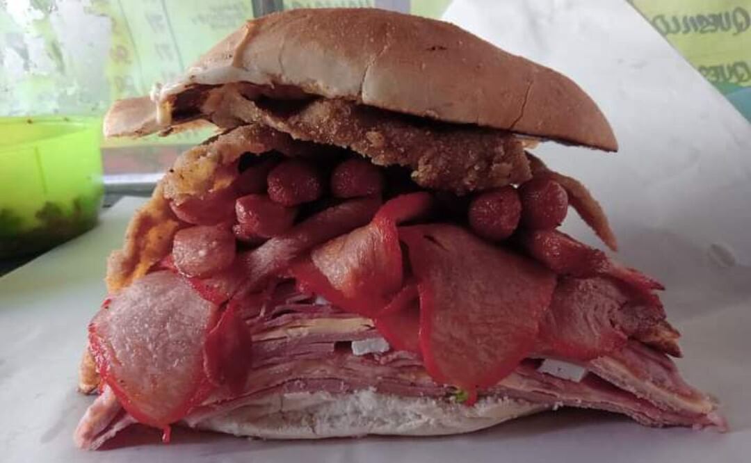 En La Pasadita elaboran estas enormes tortas | Foto: Facebook Tortas Gigantes La Pasadita