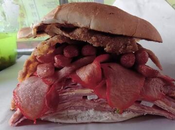 Este restaurante te da 500 pesos por comerte una torta gigante