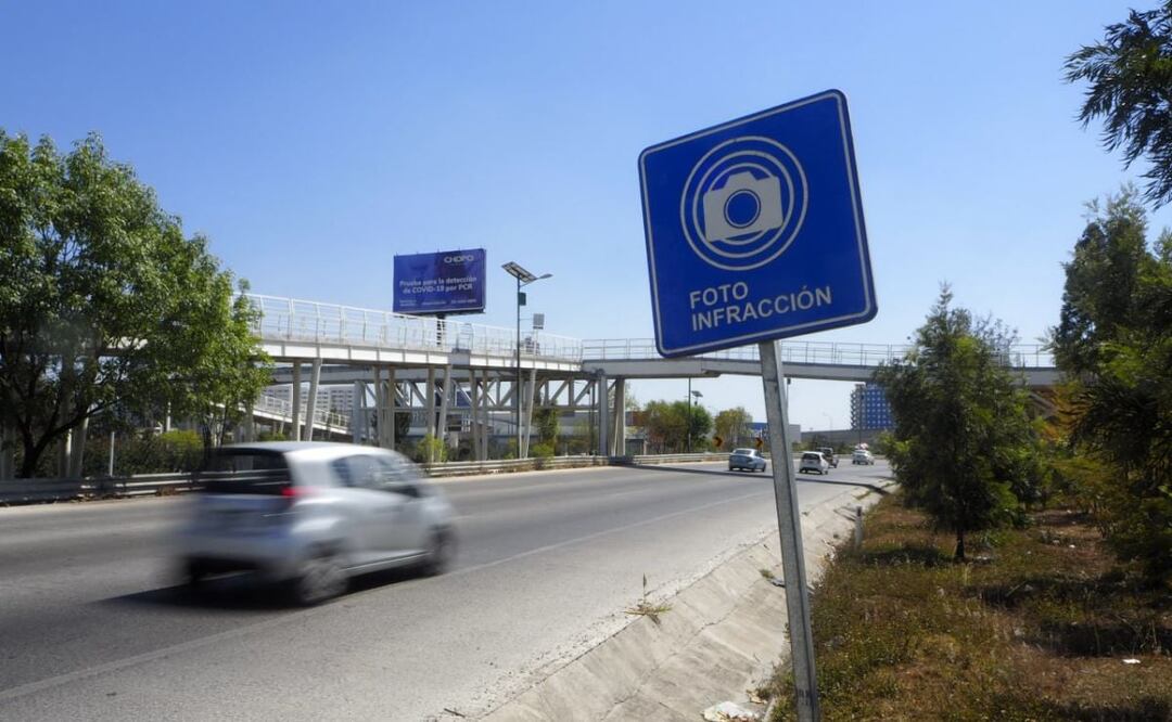 El gobierno de Puebla realizará un estudio que definirá los límites de velocidad para las fotomultas | Foto: Agencia Es Imagen para El Universal Puebla