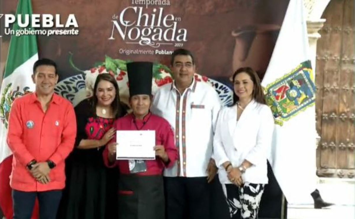 Inauguran la temporada de chiles en nogada en Puebla