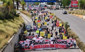 Choferes y usuarios de Palalia’s Tours bloquean Vía Atlixcáyotl, exigen operar