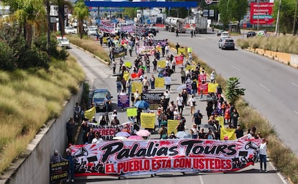 Choferes y usuarios de Palalia’s Tours bloquean Vía Atlixcáyotl, exigen operar