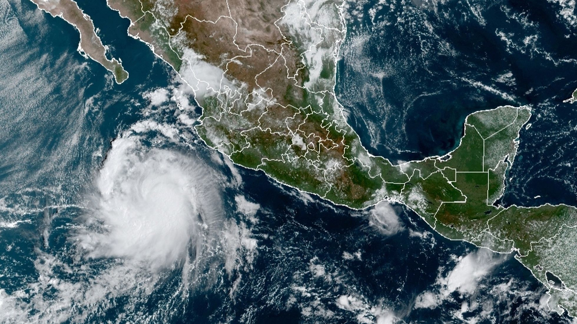 Este año, se ha pronosticado una temporada ciclónica un 10% más intensa que en 2023, con la posibilidad de hasta 45 tormentas tropicales. 

Foto: Producción El Universal Puebla