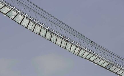 Retiran cristales del puente Sky Bridge de San Andrés Cholula