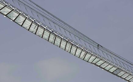 Retiran cristales del puente Sky Bridge de San Andrés Cholula