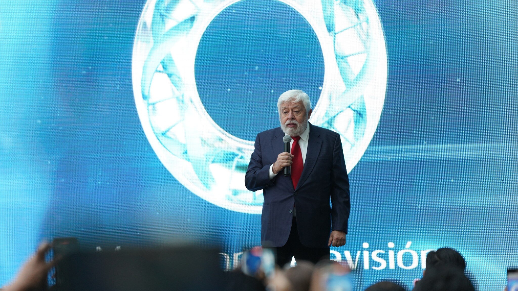 Maussan da detalles sobre su nuevo canal de TV. Foto: FB, Jaime Maussan
