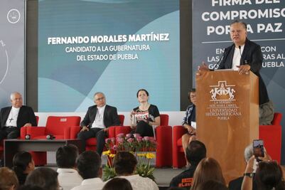 Fernando Morales signa Compromiso por la Paz en la Ibero