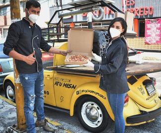 Vochorno: El vocho que lleva la pizzería a tu casa