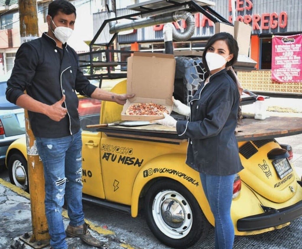 Vochorno: El vocho que lleva la pizzería a tu casa