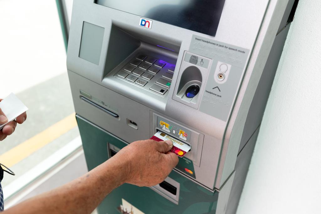 Beca Benito Juárez 2024: Banco del Bienestar emite alerta por cargos no reconocidos en estas tarjetas