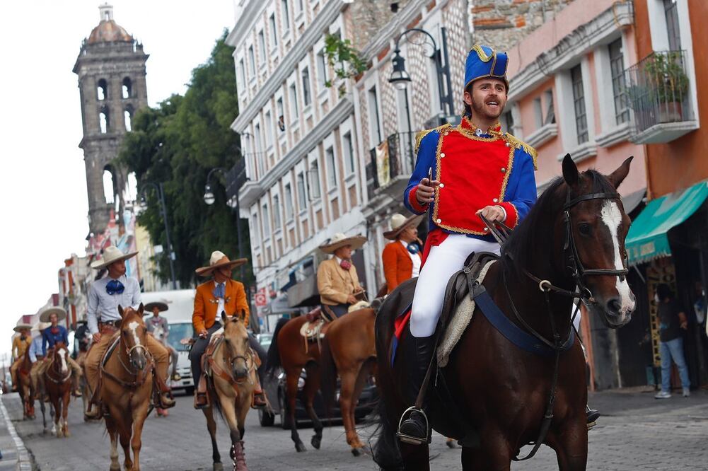 Cabalgata en Puebla por el Bicentenario de la Independencia Foto: Cuartoscuro