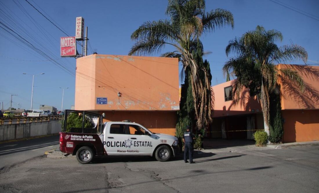 Personal del motel Kenya descubrió el cuerpo de un hombre con signos de violencia y lesiones de arma blanca | Foto: Agencia Es Imagen para El Universal Puebla