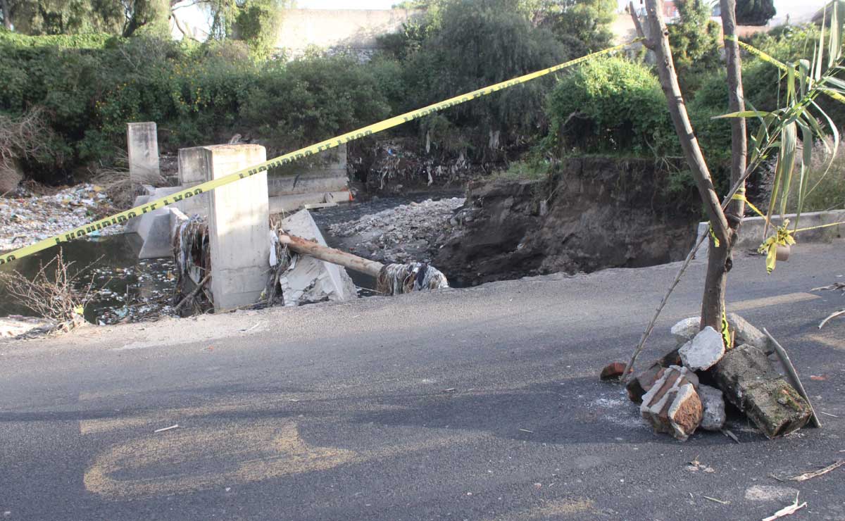 Alertan por deslave en el Bulevar Vicente Suárez