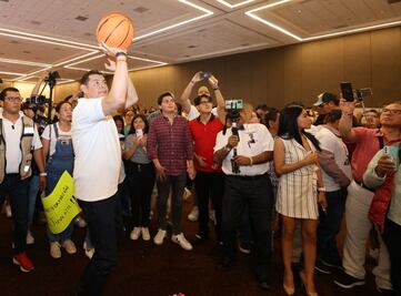 Alejandro Armenta presenta iniciativas enfocadas en la juventud