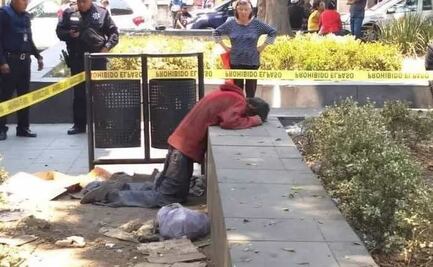 Arrodillado frente a la iglesia, muere sin comida un adulto mayor 