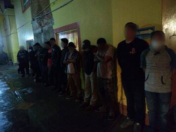 Por sismo, 40 migrantes desalojan hotel y los descubre el INM