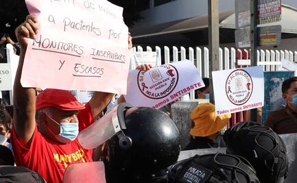 ISSSTE Puebla: trabajadores continúan manifestándose, exigen salida del director