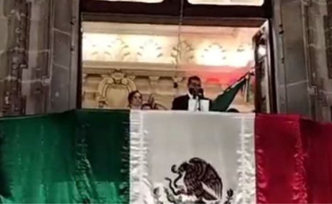El gobernador Sergio Salomón Céspedes encabezó la tradicional ceremonia del Grito de Independencia | Foto: Redes Sociales