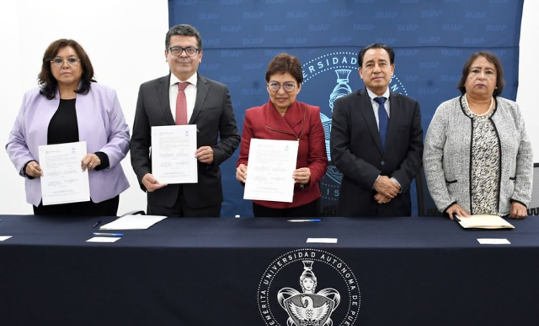 La presidenta del Tribunal Superior de Justicia del Estado de Puebla, María Belinda Aguilar Díaz, fue testigo de honor | Foto: BUAP
