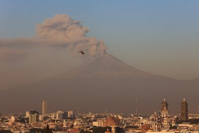 Aerolíneas cancelan operaciones en el AICM por actividad del Popocatépetl