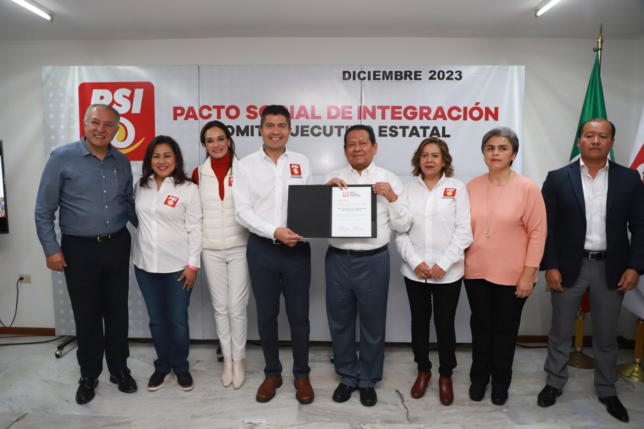 Eduardo Rivera hizo su registro como precandidato de PSI a la gubernatura de Puebla | Foto: EsImagen para El Universal Puebla