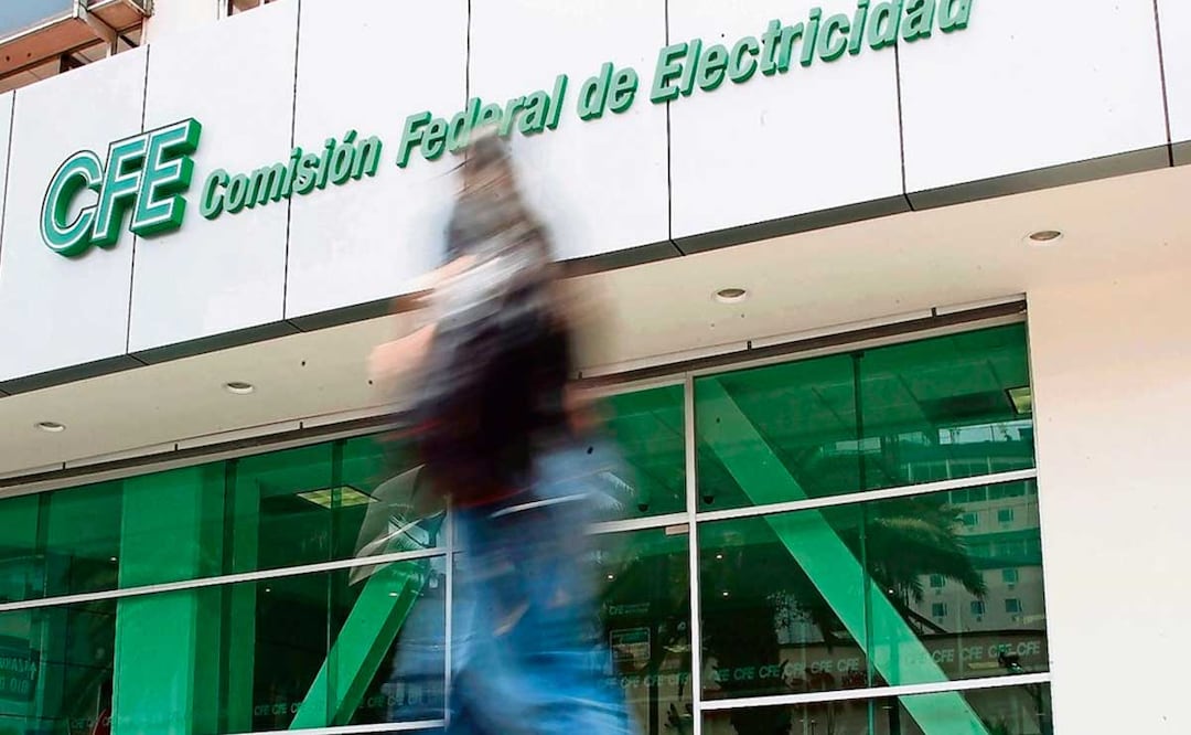 La CFE busca que más población tenga acceso a los servicios de telefonía e internet, sobre todo en zonas alejadas del país | Foto: Archivo El Universal