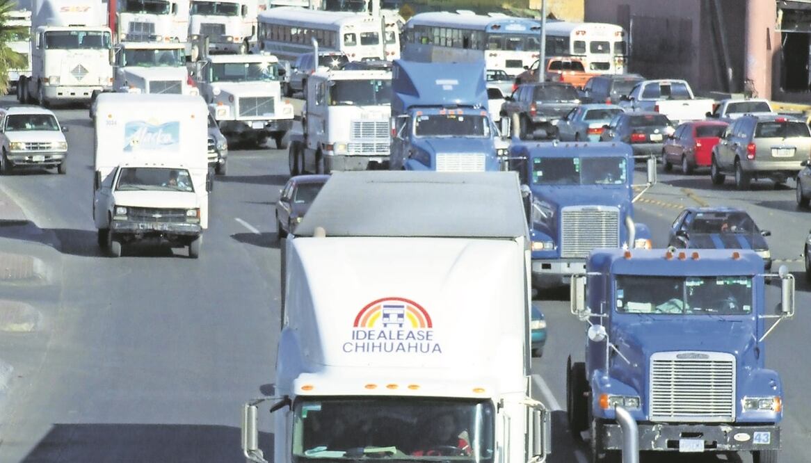 EU determinó que si hay aumento súbito de competencia en los submercados, entonces se suspende el paso a transportistas mexicanos. Foto: Archivo. El Universal