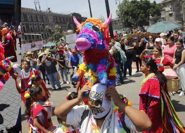 Así son las calendas que se realizan en Puebla