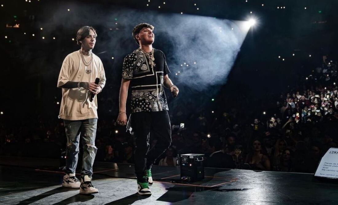 Un caso reciente que ilustra esta situación es la multa impuesta al cantante de corridos tumbados, Junior H, quien recibió una sanción de un millón 104 mil 819 pesos por interpretar 14 canciones que hacían apología del crimen organizado.
Foto: Producción El Universal Puebla