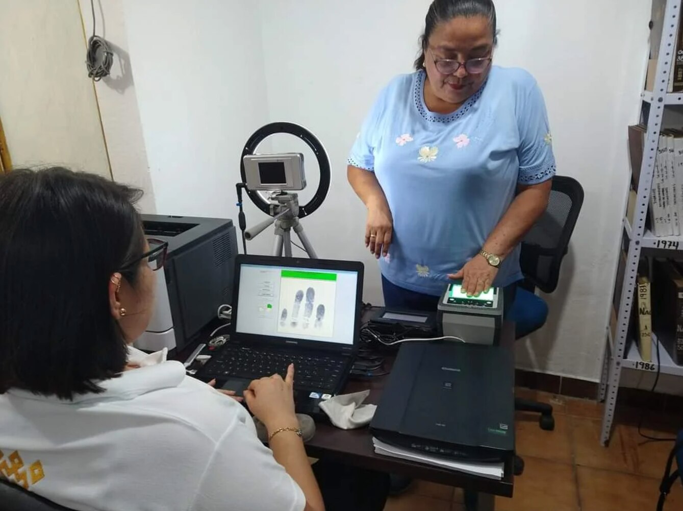 ¿Cuáles son los requisitos para tramitar el CURP biométrico?