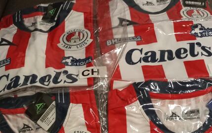 Aficionado compra jersey del Club Puebla y Pirma le envía 4 del Atlético San Luis