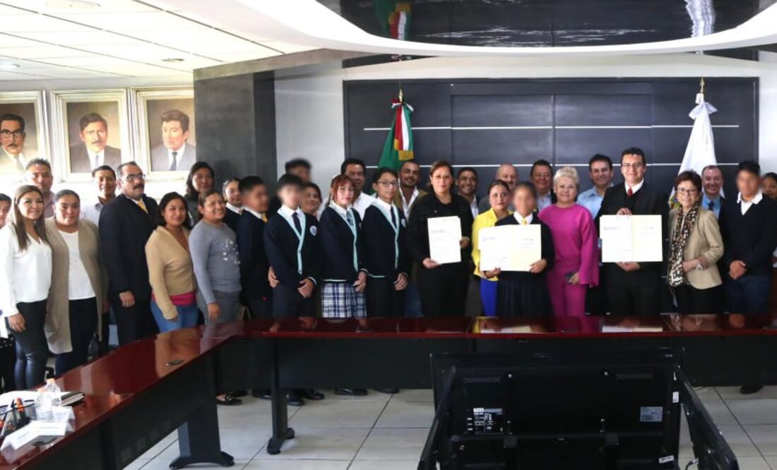 Con los reconocimientos de la SEP se benefician un total de 122 alumnos | Foto: SEP Puebla