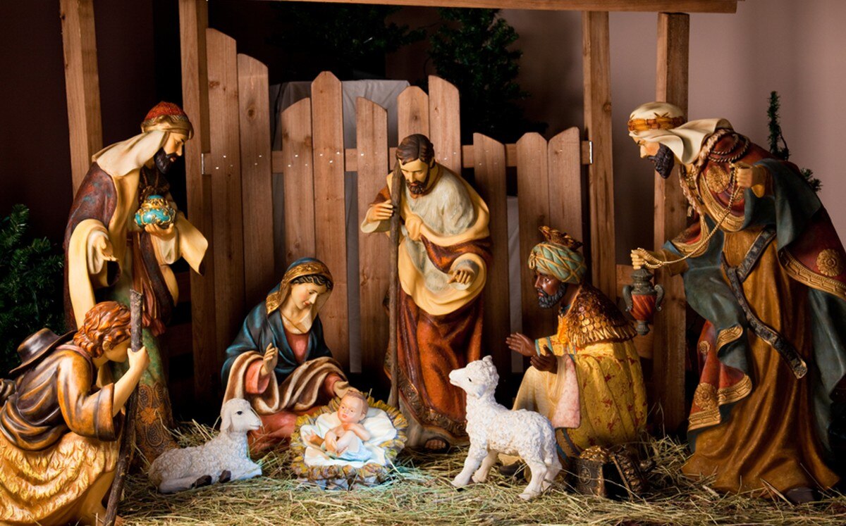 Este es un tiempo para disfrutar no solo de las tradiciones, sino también de la convivencia familiar, la generosidad y la esperanza que trae consigo el espíritu navideño, envolviendo todo en un aura de amor y alegría. Si quieres saber en qué fecha ya se puede empezar a adornar no te pierdas esta información. 


Foto: Producción El Universal Puebla