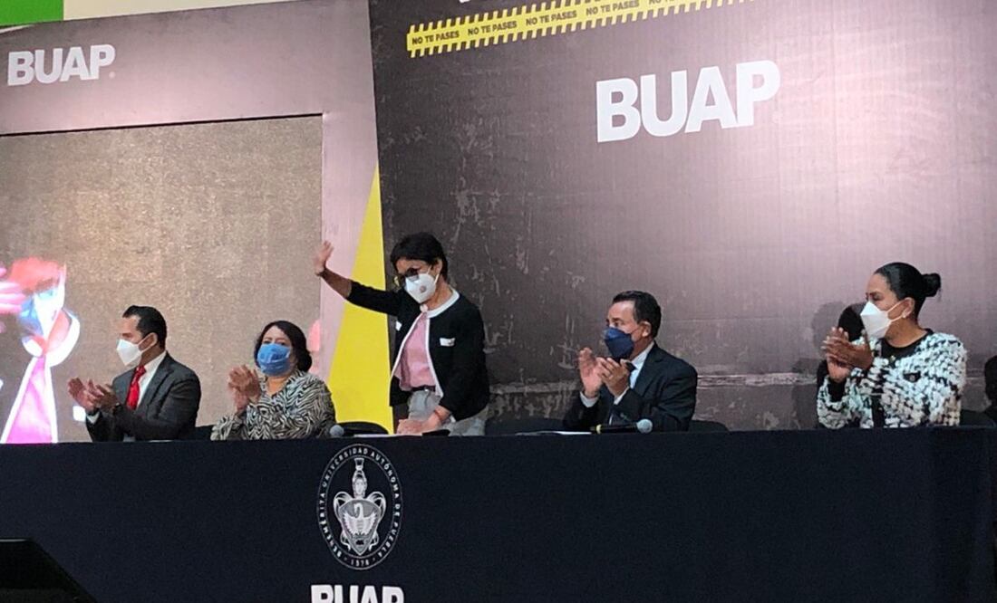 La rectora de la BUAP, Lilia Cedillo, destacó la importancia de lanzar esta campaña para que los jóvenes sean libres de adicciones | Foto: Angeles Bretón