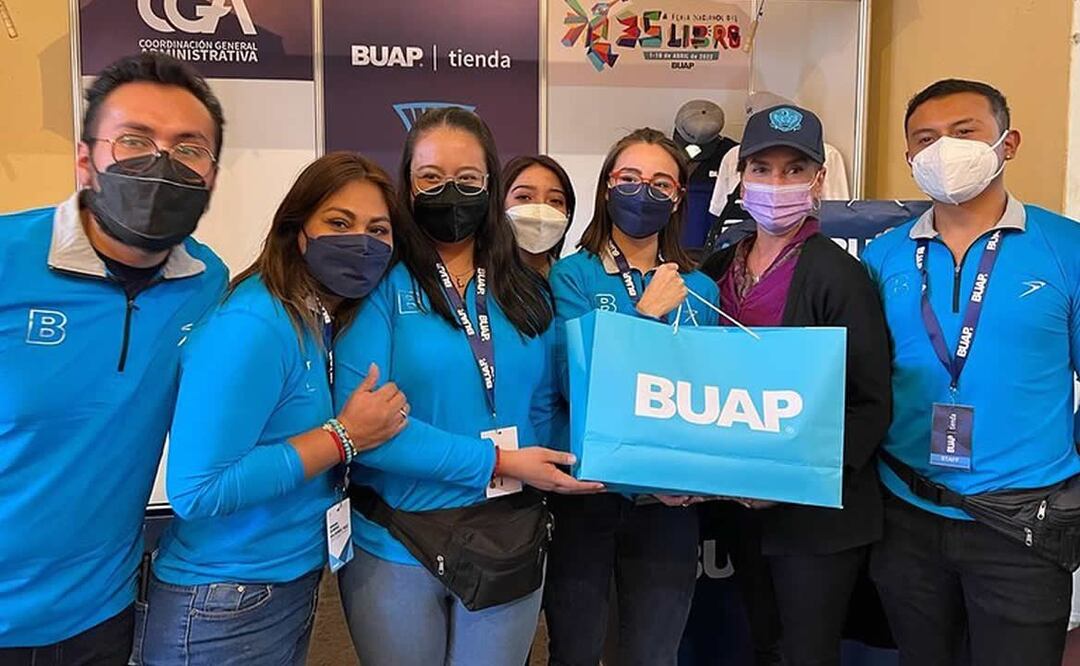 La investigadora difundió en redes su visita a la FIL de la BUAP. Foto: Beatriz Gutiérrez Müller / Instagram