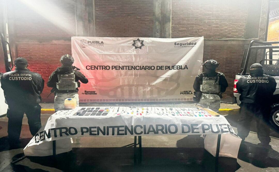 Fueron asegurados objetos punzocortantes, equipos telefónicos y envoltorios con posible droga | Fotos: SSP