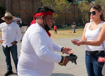 Acuden a Cholula en busca de una "limpia"