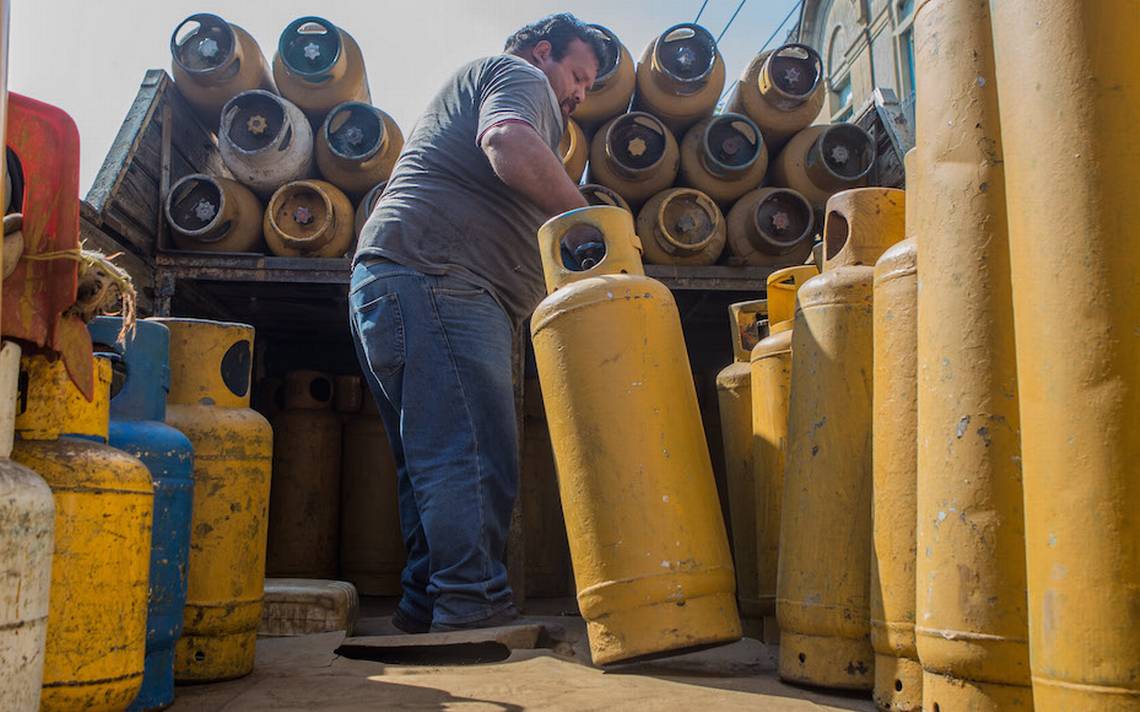 Los precios máximos aplicables al gas LP tendrán variaciones según la región y el método de venta al público. 

Foto: Producción El Universal Puebla