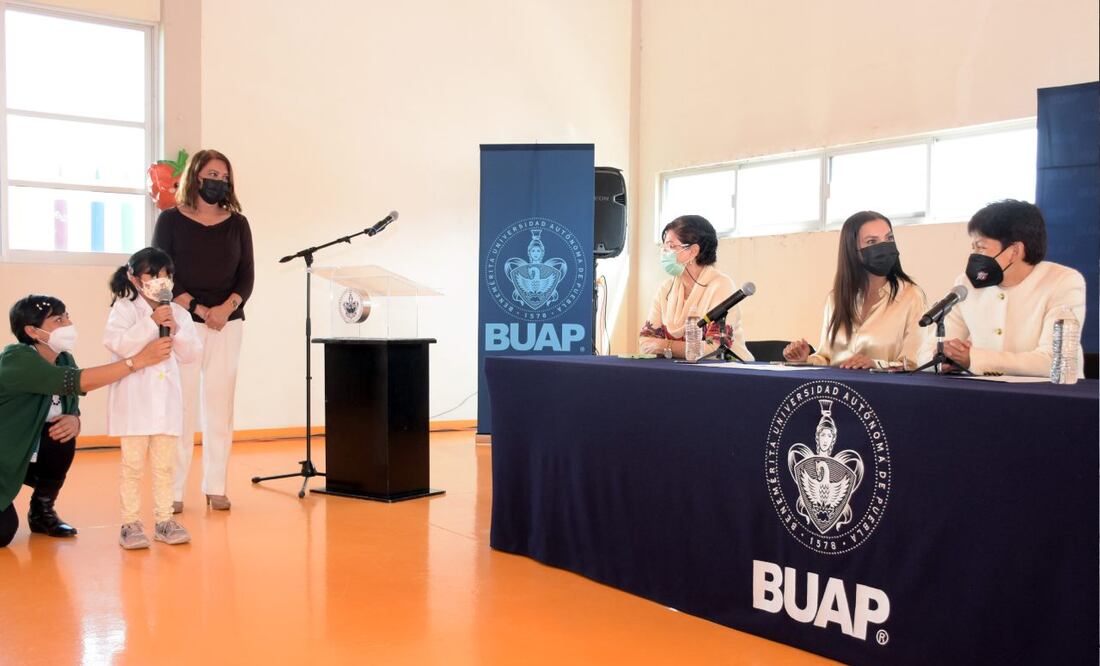 Realizan mesa de diálogo entre niñas, jóvenes e investigadoras | Foto: BUAP