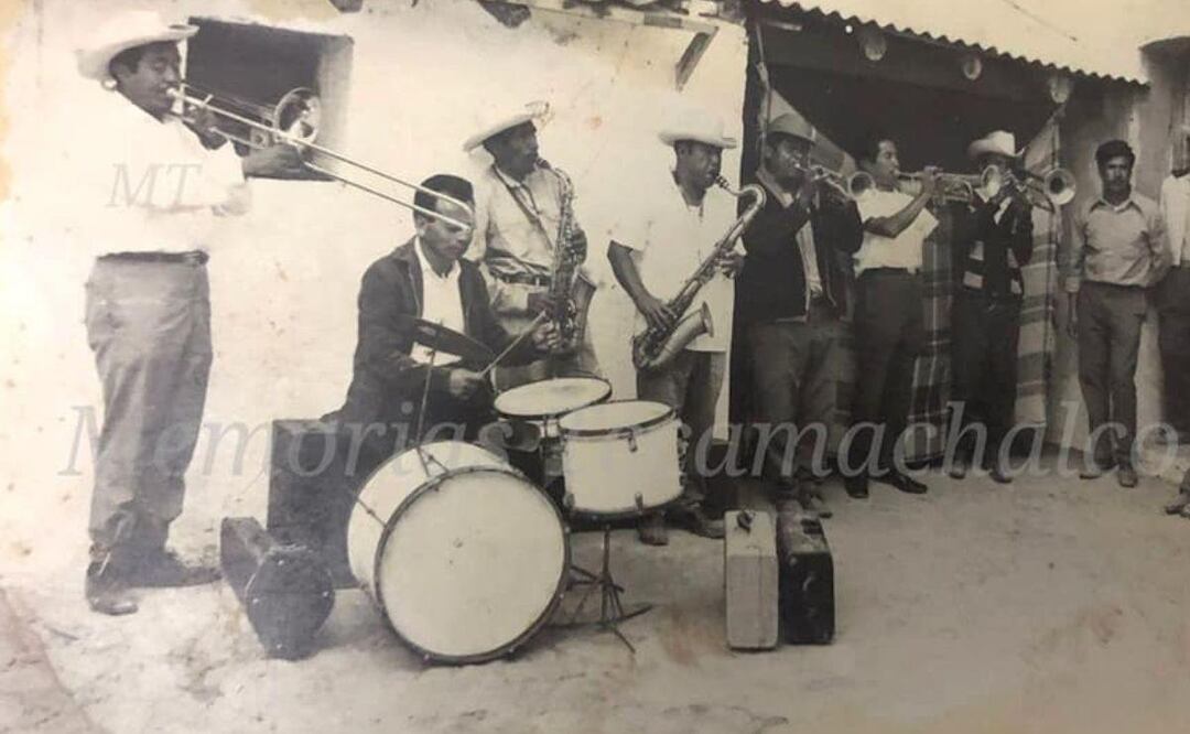 En este poblado han surgido grandes orquestas | Foto : Una de las primeras orquestas de San Mateo Tlaixpan, / foto Facebook  Memorias Tecamachalco