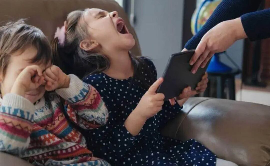 Foto: Especial.      El uso excesivo de redes sociales y videojuegos afectan la salud mental