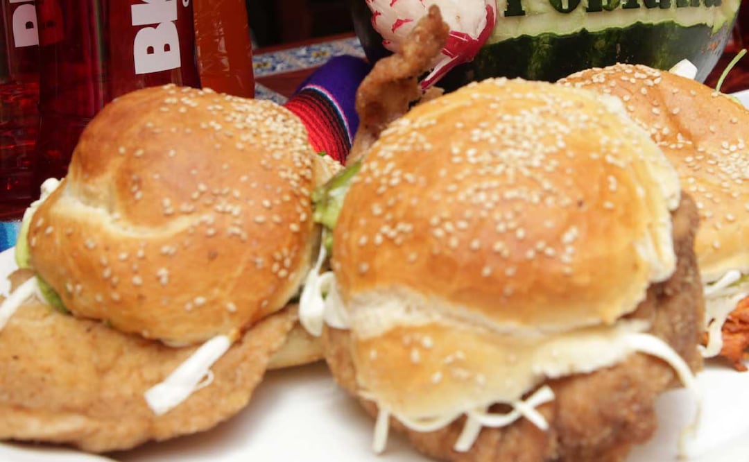 De milanesa, carne enchilada, pata de res o pollo, la cemita poblana es deliciosa | foto: AGENCIA ES IMAGEN PARA EL UNIVERSAL PUEBLA