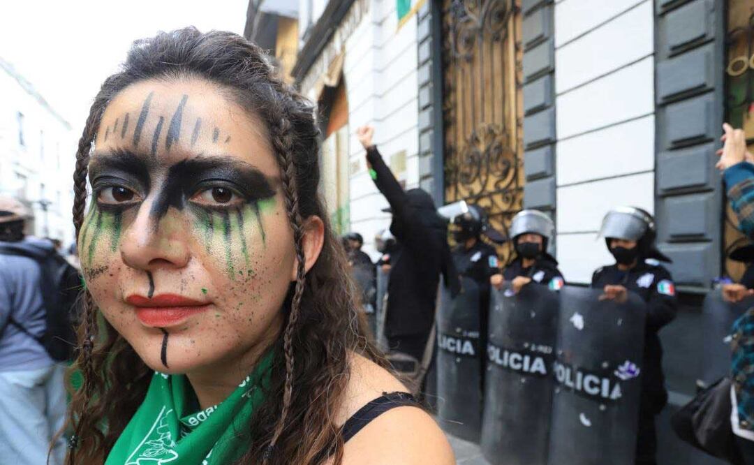 A propósito del Día Internacional de la Mujer que será el 8 de marzo, activistas exigen despenalizar el aborto | Foto: agencia Es Imagen para El Universal Puebla