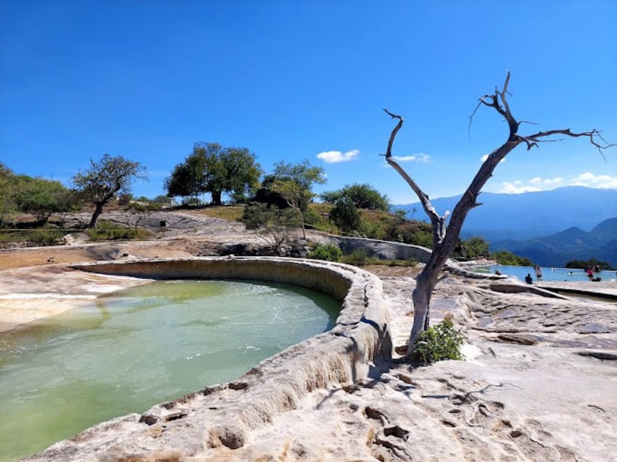 Las cascadas petrificadas de Hierve el Agua son un lugar espectacular | Foto: Google / Adolfo Báez Ramírez