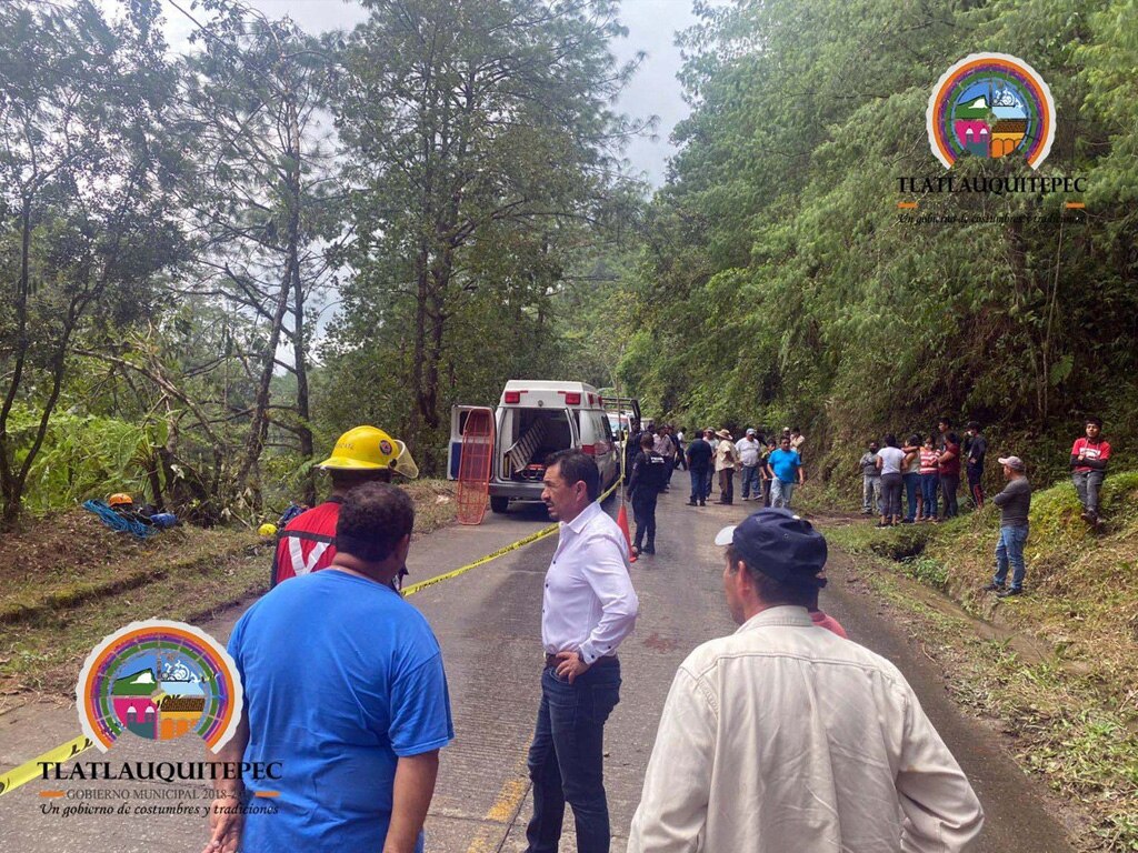 Encarnación, Fermín y una retroexcavadora desaparecen en Tlatlauquitepec