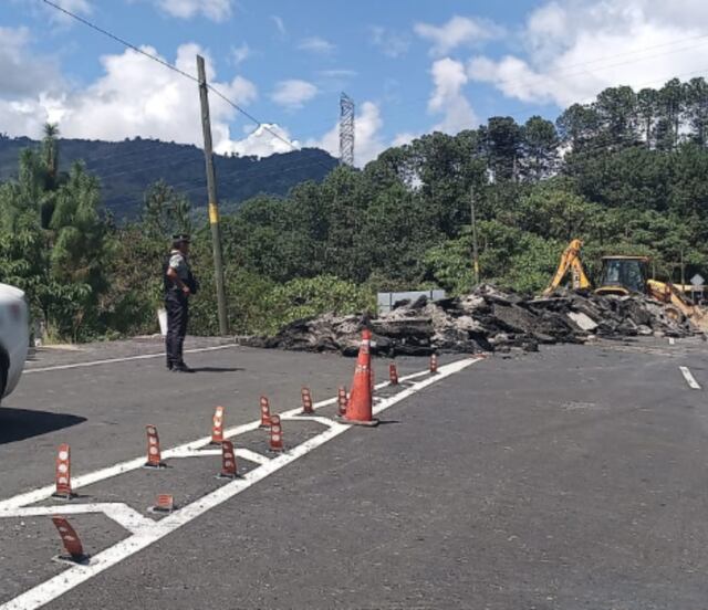 Grietas y cierre total: así luce hoy la carretera Tulancingo-Tihuatlán en Puebla